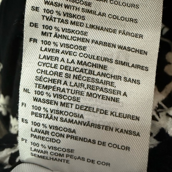 H&M Black Tank Top with White Floral Design - Picture 5 of 5